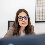 La multiplication des supports publicitaires traditionnels entraîne souvent une perte d’efficacité et une dilution du message marketing. Cependant, une stratégie d’influence Lyon