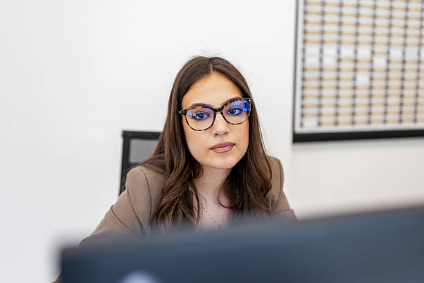 La multiplication des supports publicitaires traditionnels entraîne souvent une perte d’efficacité et une dilution du message marketing. Cependant, une stratégie d’influence Lyon